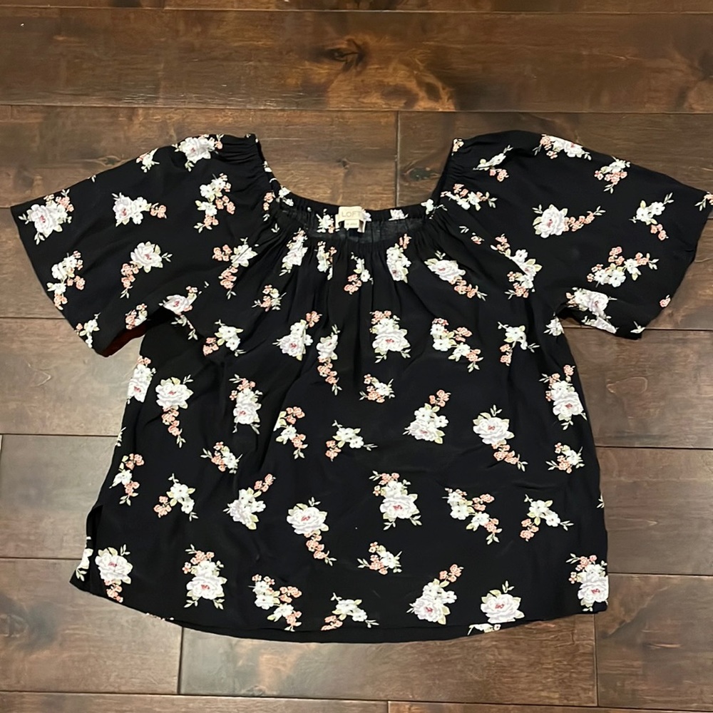 Black t-shirt with designs